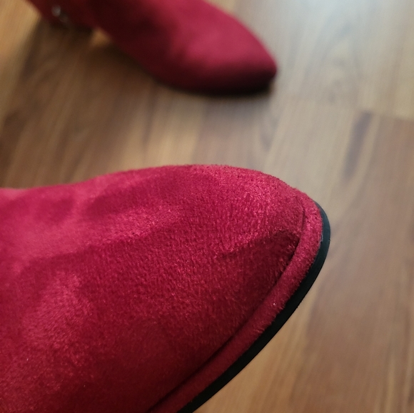 Mid Heel Suede Pointy Red Booties - Picture 8 of 12